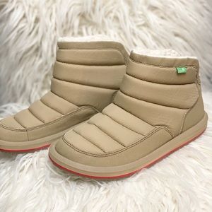 Sanuk Womens Puff N Chill Boot